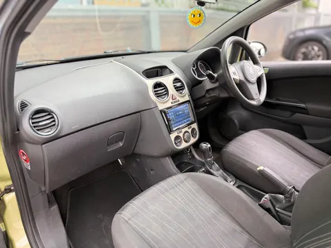 Vauxhall Corsa 1.4i 16v Club 5dr