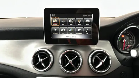 MERCEDES-BENZ CLA CLA 180 AMG Line Tip Auto