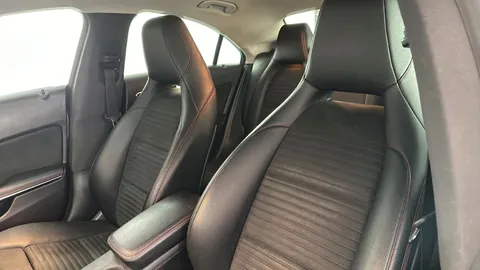 MERCEDES-BENZ CLA CLA 180 AMG Line Tip Auto