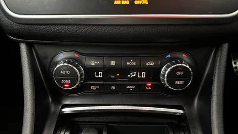 MERCEDES-BENZ CLA CLA 180 AMG Line Tip Auto