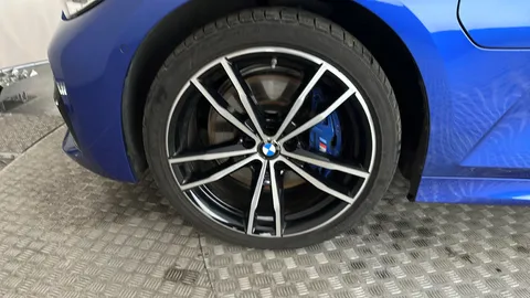 BMW 3 SERIES 330e M Sport Auto [Tech/Plus Pack]