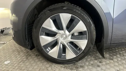 TESLA MODEL Y Long Range AWD Auto