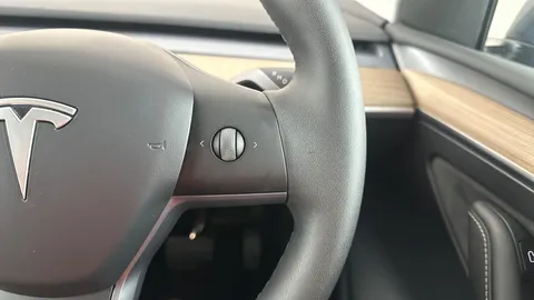 TESLA MODEL Y Long Range AWD Auto