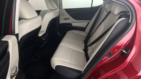 LEXUS ES 300h 2.5 CVT Premium Edition