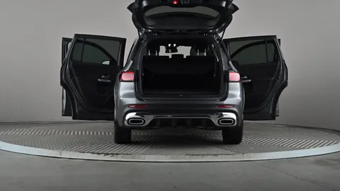 MERCEDES-BENZ GLB GLB 200 AMG Line 7G-Tronic