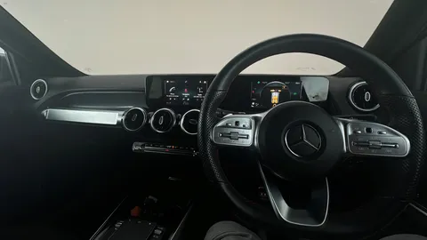 MERCEDES-BENZ GLB GLB 200 AMG Line 7G-Tronic