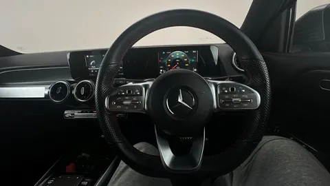 MERCEDES-BENZ GLB GLB 200 AMG Line 7G-Tronic