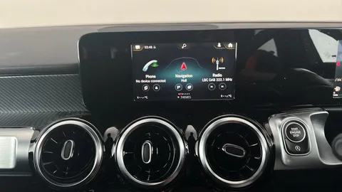 MERCEDES-BENZ GLB GLB 200 AMG Line 7G-Tronic