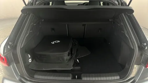 MERCEDES-BENZ GLB GLB 200 AMG Line 7G-Tronic