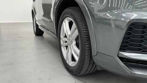 AUDI Q3 2.0 TDI S Line Edition