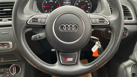 AUDI Q3 2.0 TDI S Line Edition
