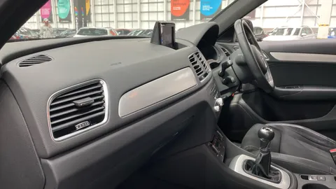 AUDI Q3 2.0 TDI S Line Edition