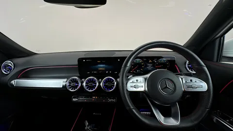 MERCEDES-BENZ GLB GLB 200 AMG Line Executive 7G-Tronic