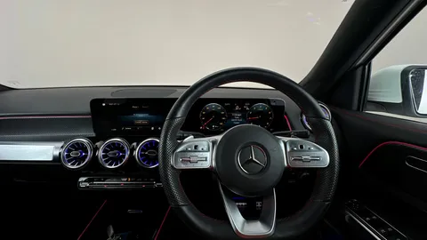 MERCEDES-BENZ GLB GLB 200 AMG Line Executive 7G-Tronic