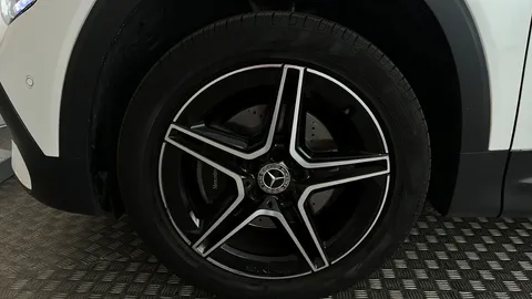 MERCEDES-BENZ GLB GLB 200 AMG Line Executive 7G-Tronic