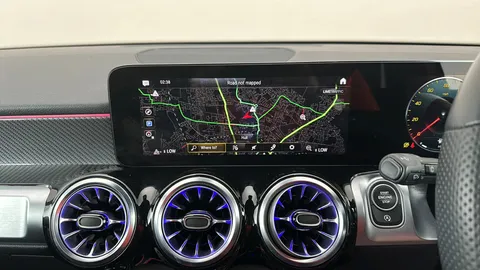 MERCEDES-BENZ GLB GLB 200 AMG Line Executive 7G-Tronic