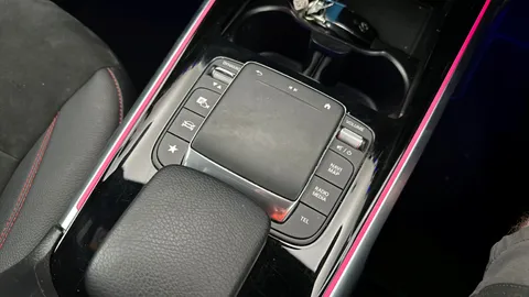 MERCEDES-BENZ GLB GLB 200 AMG Line Executive 7G-Tronic