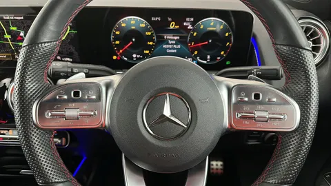 MERCEDES-BENZ GLB GLB 200 AMG Line Executive 7G-Tronic