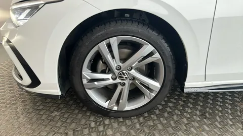 VOLKSWAGEN GOLF 1.5 TSI 150 R-Line