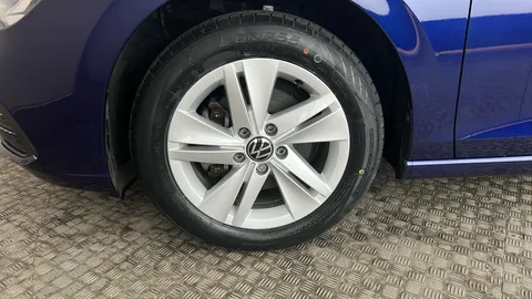 VOLKSWAGEN GOLF 1.5 eTSI 150 Life DSG