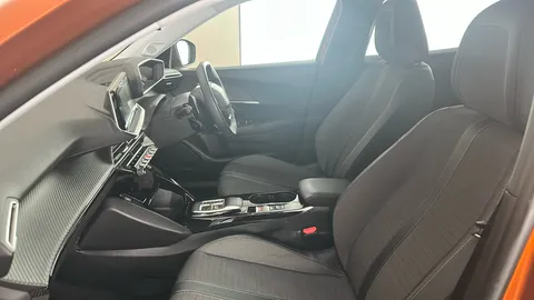 PEUGEOT 2008 1.2 PureTech 130 Allure Premium EAT8