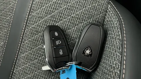 PEUGEOT 2008 1.2 PureTech Allure