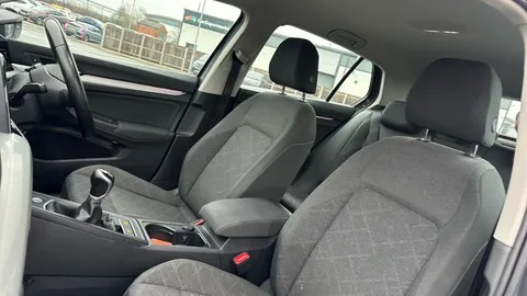 VOLKSWAGEN GOLF 1.5 TSI Life