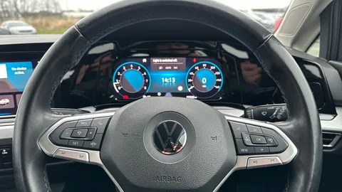 VOLKSWAGEN GOLF 1.5 TSI Life