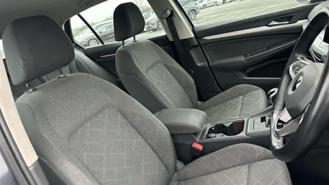 VOLKSWAGEN GOLF 1.5 TSI Life