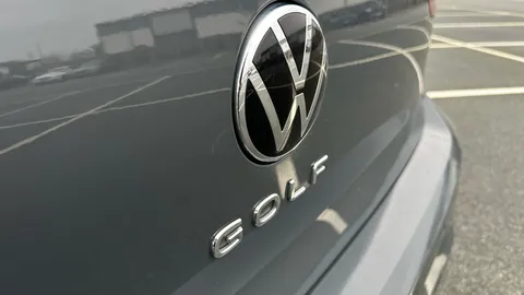 VOLKSWAGEN GOLF 1.5 TSI Life