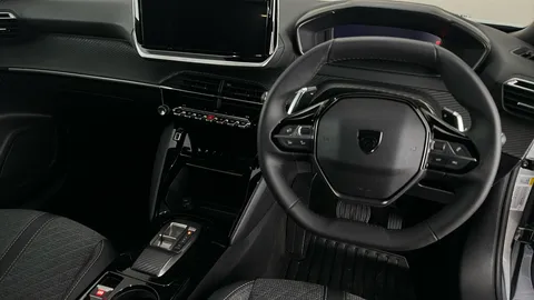 PEUGEOT 2008 1.2 PureTech 130 Allure EAT8