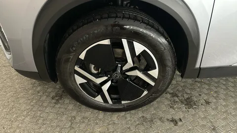 PEUGEOT 2008 1.2 PureTech 130 Allure EAT8