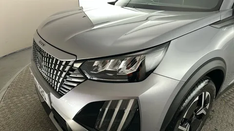 PEUGEOT 2008 1.2 PureTech 130 Allure EAT8