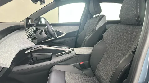 PEUGEOT 3008 1.2 Hybrid 136 Allure e-DSC6