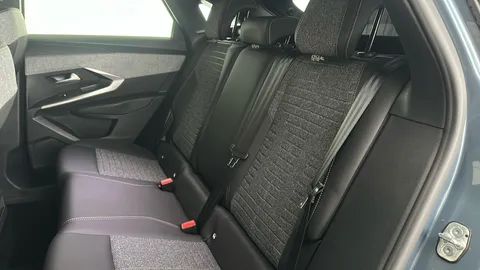 PEUGEOT 3008 1.2 Hybrid 136 Allure e-DSC6