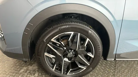 PEUGEOT 3008 1.2 Hybrid 136 Allure e-DSC6