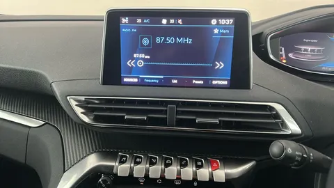 PEUGEOT 3008 1.2 PureTech Active EAT8