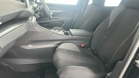 PEUGEOT 3008 1.2 PureTech Active EAT8