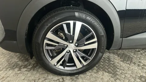 PEUGEOT 3008 1.2 PureTech Active EAT8