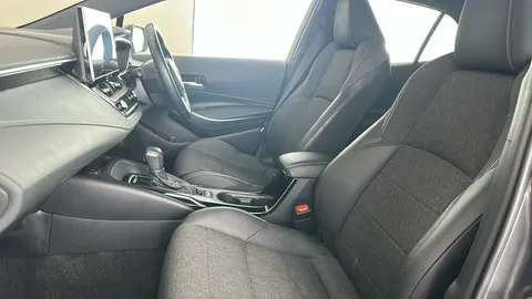 TOYOTA COROLLA 1.8 Hybrid Design CVT