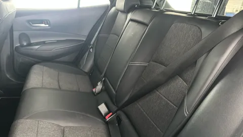 TOYOTA COROLLA 1.8 Hybrid Design CVT