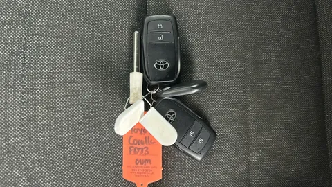 TOYOTA COROLLA 1.8 Hybrid Design CVT