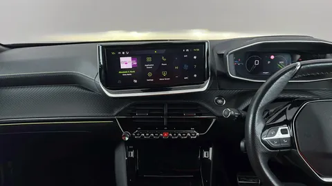 PEUGEOT 2008 1.2 PureTech 130 GT EAT8