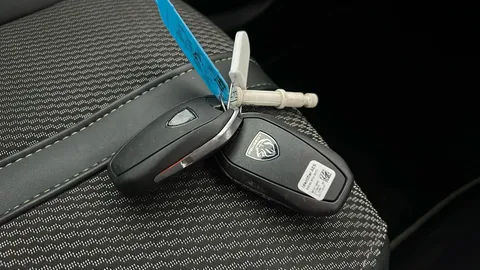 PEUGEOT 2008 1.2 PureTech 130 GT EAT8