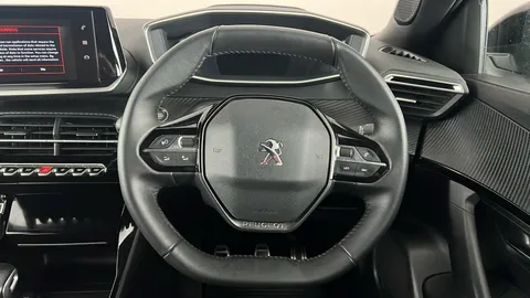 PEUGEOT 2008 1.2 PureTech Allure Premium+