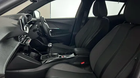 PEUGEOT 2008 1.2 PureTech Allure Premium+