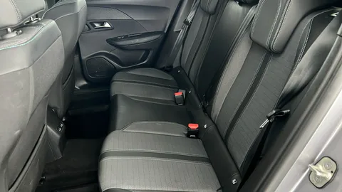 PEUGEOT 2008 1.2 PureTech Allure Premium+