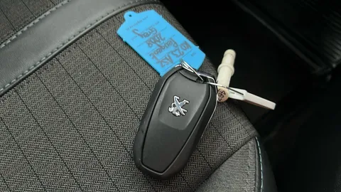 PEUGEOT 2008 1.2 PureTech Allure Premium+