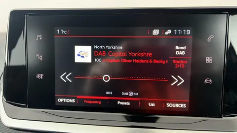 PEUGEOT 2008 1.2 PureTech Allure Premium+