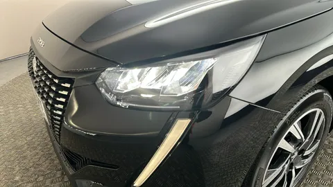 PEUGEOT 208 1.2 PureTech 100 Allure Premium + EAT8